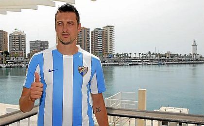 Kuzmanovic, en su presentación con el Málaga el verano pasado. Kuzmanovic, en su presentación con el Málaga el verano pasado.