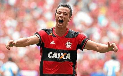 Damiao cambia la camiseta del Flamengo por la del Inter de Porto Alegre. Damiao cambia la camiseta del Flamengo por la del Inter de Porto Alegre.
