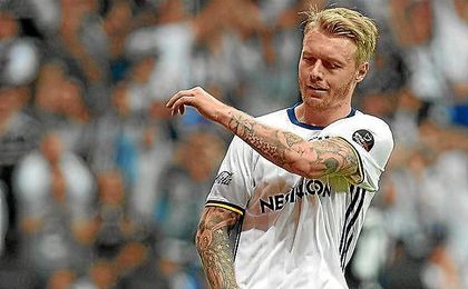 Simon Kjaer, de 28 años, se convertirá en breve en el sexto refuerzo del Sevilla para la 17/18. Simon Kjaer, de 28 años, se convertirá en breve en el sexto refuerzo del Sevilla para la 17/18.