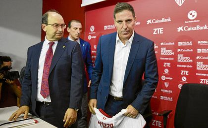 Berizzo, Castro y Arias, pendientes de la eliminatoria previa de Champions ante el Istanbul Basaksehir. Berizzo, Castro y Arias, pendientes de la eliminatoria previa de Champions ante el Istanbul Basaksehir.