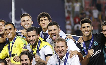 Dani Ceballos, exultante, con Supercopa pero sin minutos Dani Ceballos, exultante, con Supercopa pero sin minutos