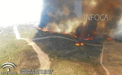 Imagen del incendio declarado en el Castillo de las Guardas. Imagen del incendio declarado en el Castillo de las Guardas.