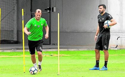 Zozulia, durante un entrenamiento de esta pretemporada con el Real Betis. Zozulia, durante un entrenamiento de esta pretemporada con el Real Betis.
