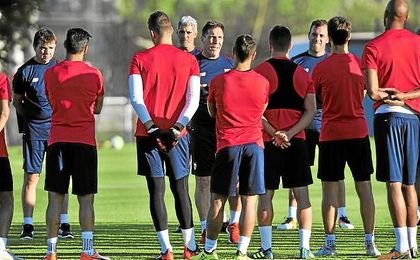 Berizzo no podrá contar con Carriço ni con el ´Mudo´. Berizzo no podrá contar con Carriço ni con el ´Mudo´.