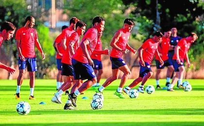 La plantilla del Sevilla afronta una semana con mucha carga de trabajo. La plantilla del Sevilla afronta una semana con mucha carga de trabajo.