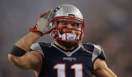 Edelman resulta lesionado de la rodilla y sale del campo de juego Edelman resulta lesionado de la rodilla y sale del campo de juego