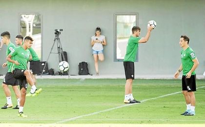 Guardado y Nahuel, dos de los jugadores con los que no podrá contar Setién esta semana. Guardado y Nahuel, dos de los jugadores con los que no podrá contar Setién esta semana.