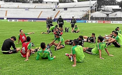 Guardado, junto a sus compañeros de la selección de México. Guardado, junto a sus compañeros de la selección de México.