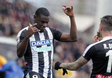 El Sampdoria incorpora al delantero colombiano del Nápoles Duván Zapata El Sampdoria incorpora al delantero colombiano del Nápoles Duván Zapata