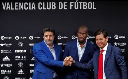 El Valencia revolucionó su plantilla con 19 bajas y siete fichajes El Valencia revolucionó su plantilla con 19 bajas y siete fichajes