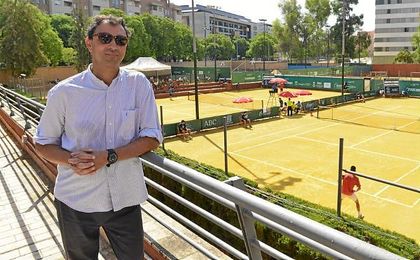 El director de la Copa Sevilla, José María León, en el Real Club Tenis Betis. El director de la Copa Sevilla, José María León, en el Real Club Tenis Betis.