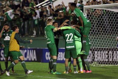 El Chapecoense, campeón sudamericano, y el Flamengo buscan su pase a cuartos El Chapecoense, campeón sudamericano, y el Flamengo buscan su pase a cuartos