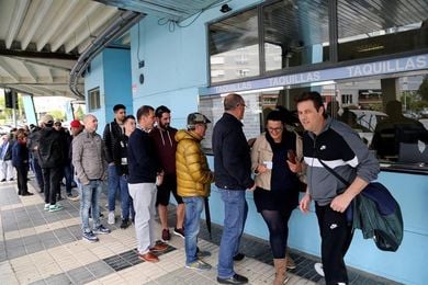 Colas en las taquillas de Balaídos para cambiar de asiento en el estadio Colas en las taquillas de Balaídos para cambiar de asiento en el estadio