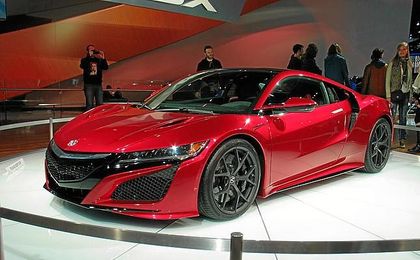 El Honda NSX es el coche de Fernando Alonso. El Honda NSX es el coche de Fernando Alonso.