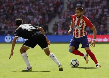 Lucas, Thomas y Carrasco, en el once atlético; Hazard y Cesc, en el Chelsea Lucas, Thomas y Carrasco, en el once atlético; Hazard y Cesc, en el Chelsea