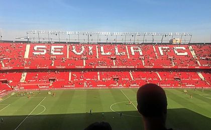 En el descanso, nadie se quedó las gradas del Sánchez-Pizjuán se quedaron vacías. En el descanso, nadie se quedó las gradas del Sánchez-Pizjuán se quedaron vacías.