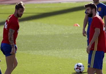 Piqué desmiente mala relación con Ramos con el que abrirá un negocio Piqué desmiente mala relación con Ramos con el que abrirá un negocio