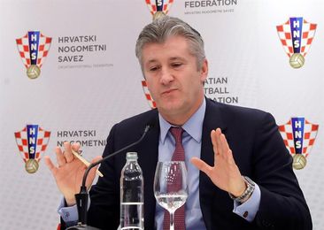 Suker defiende la destitución de Cacic ante el encuentro decisivo de Croacia Suker defiende la destitución de Cacic ante el encuentro decisivo de Croacia