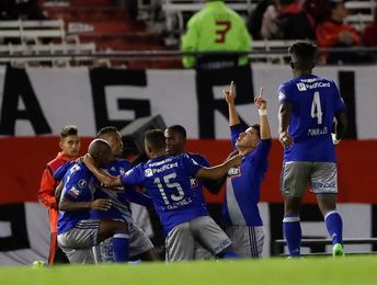 Emelec, Cuenca e Independiente, por el liderato de Delfín en Ecuador Emelec, Cuenca e Independiente, por el liderato de Delfín en Ecuador