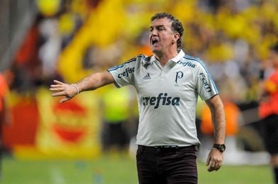 El campeón brasileño, Palmeiras, destituye al entrenador Cuca El campeón brasileño, Palmeiras, destituye al entrenador Cuca