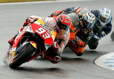 Dovizioso doblega a Márquez, Luthi y Bulega, los mejores en sus categorías Dovizioso doblega a Márquez, Luthi y Bulega, los mejores en sus categorías