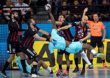 27-24. Sterbik y la defensa del Vardar ahogan al Barcelona 27-24. Sterbik y la defensa del Vardar ahogan al Barcelona