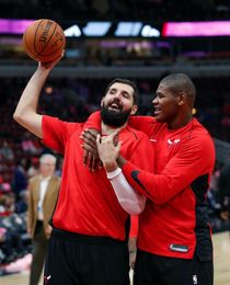 Pau Gasol ayuda al triunfo de los Spurs; brillan Calderón y Marc Gasol Pau Gasol ayuda al triunfo de los Spurs; brillan Calderón y Marc Gasol