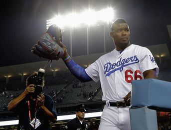 5-2. Puig y Taylor ponen a los Dodgers con ventaja al conectar sendos jonrones 5-2. Puig y Taylor ponen a los Dodgers con ventaja al conectar sendos jonrones