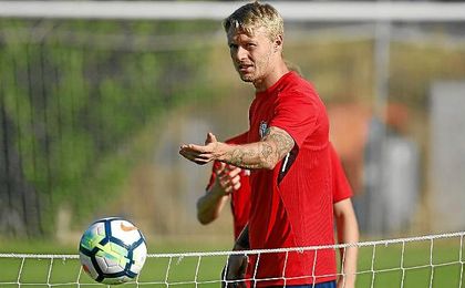 Kjaer finalmente viaja a Moscú, N´Zonzi se queda en Sevilla. Kjaer finalmente viaja a Moscú, N´Zonzi se queda en Sevilla.