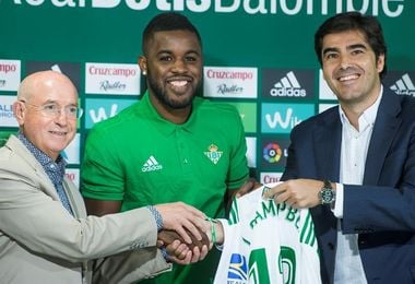 Campbell reaparece, comparece y se postula en su segunda etapa en el Betis Campbell reaparece, comparece y se postula en su segunda etapa en el Betis