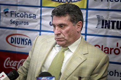 Suárez confía en la capacidad de Pinto para llevar a Honduras al Mundial de Rusia Suárez confía en la capacidad de Pinto para llevar a Honduras al Mundial de Rusia