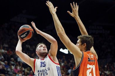 78-71. El Valencia de Green y Sastre se pone mono de faena y doblega al Efes 78-71. El Valencia de Green y Sastre se pone mono de faena y doblega al Efes