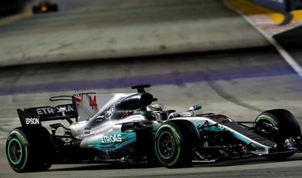 Hamilton, por delante de Vettel en el primer entrenamiento libre en Austin Hamilton, por delante de Vettel en el primer entrenamiento libre en Austin