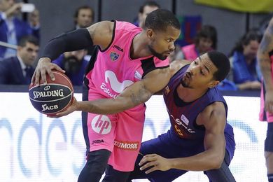 80-70. Los colegiales le hacen un póquer al Barça y le apean del liderato 80-70. Los colegiales le hacen un póquer al Barça y le apean del liderato