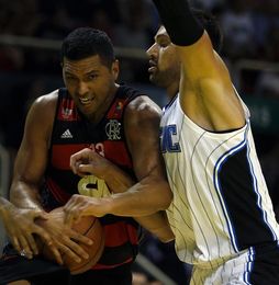 93-114. Vucevic y los Magic detienen a los Cavaliers de James 93-114. Vucevic y los Magic detienen a los Cavaliers de James