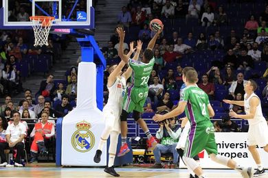 99-85. Carrol y Doncic desactivan a un Unicaja decepcionante 99-85. Carrol y Doncic desactivan a un Unicaja decepcionante