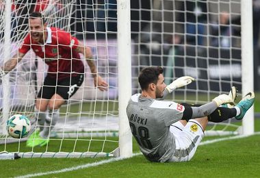 El Dortmund se estrella en Hannover y se despide del liderato El Dortmund se estrella en Hannover y se despide del liderato