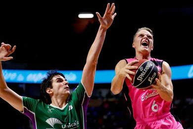 89-70. El Estudiantes pagó los platos rotos del Unicaja 89-70. El Estudiantes pagó los platos rotos del Unicaja