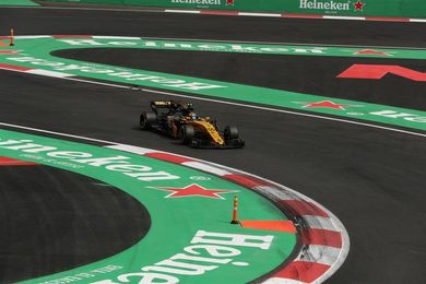 Sainz: "Tras las dos primeras vueltas he notado algo raro en el coche" Sainz: "Tras las dos primeras vueltas he notado algo raro en el coche"