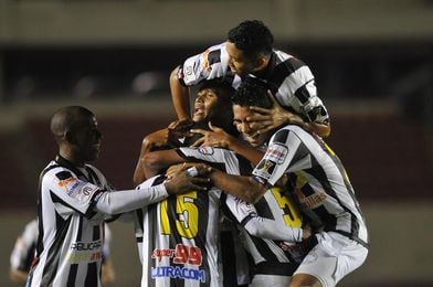 Tauro F.C. es líder y la pelea por la cuarta plaza se reduce a dos en la LPF Tauro F.C. es líder y la pelea por la cuarta plaza se reduce a dos en la LPF