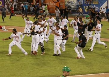 Las Estrellas vencen a los Toros y siguen firmes en el liderato del béisbol dominicano Las Estrellas vencen a los Toros y siguen firmes en el liderato del béisbol dominicano