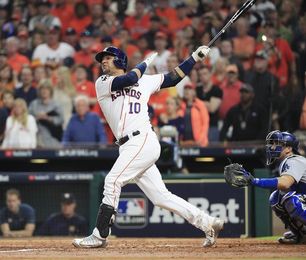 Gurriel inicia lluvia de cinco jonrones, cuatro de bates latinos Gurriel inicia lluvia de cinco jonrones, cuatro de bates latinos