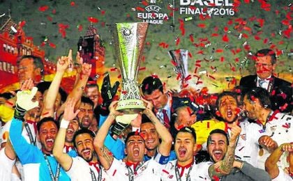 El Sevilla es sexto en el ranking UEFA, entre otras cosas, por ganar tres Europa League seguidas. El Sevilla es sexto en el ranking UEFA, entre otras cosas, por ganar tres Europa League seguidas.