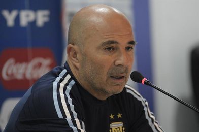 Sampaoli cita a Perotti y Belluschi para los amistosos y excluye a Higuaín Sampaoli cita a Perotti y Belluschi para los amistosos y excluye a Higuaín