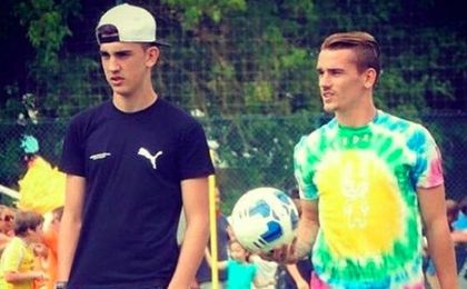 El hermano de Griezmann en Twitter: "Antoine juega de '6'" El hermano de Griezmann en Twitter: "Antoine juega de '6'"