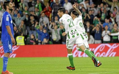 Tonny Sanabria, ´pichichi´ del equipo, celebra el primer gol ante el Getafe el pasado viernes. Tonny Sanabria, ´pichichi´ del equipo, celebra el primer gol ante el Getafe el pasado viernes.