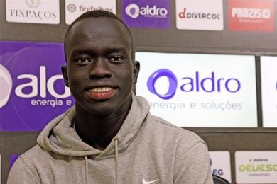 Mabil, un futbolista de elite que sueña con hacer felices a los refugiados Mabil, un futbolista de elite que sueña con hacer felices a los refugiados