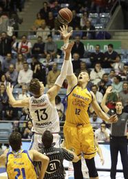 79-65. El Obradoiro frena al Gran Canaria con una gran defensa 79-65. El Obradoiro frena al Gran Canaria con una gran defensa