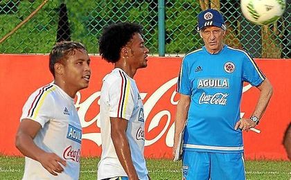 Pékerman observa a Muriel y Cuadrado en un entrenamiento. Pékerman observa a Muriel y Cuadrado en un entrenamiento.