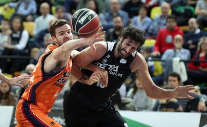 77-81. El Valencia se olvida de Moscú con un trabajado triunfo en Miribilla 77-81. El Valencia se olvida de Moscú con un trabajado triunfo en Miribilla